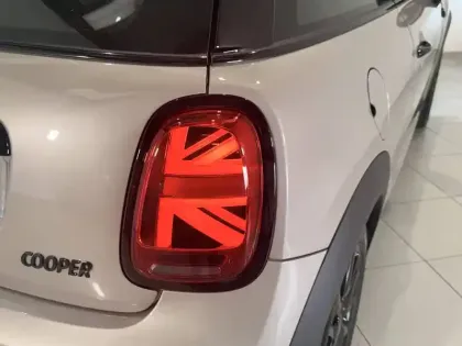 Photo 19 Mini Mini Hatch 3 Portes Cooper 136 ch DKG7