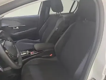 Photo 10 Peugeot 208  Electrique 50 kWh 136ch