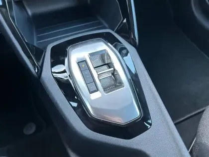 Photo 13 Peugeot 208  Hybrid 100 e-DCS6
