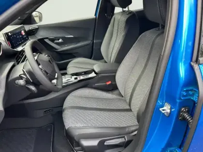 Photo 10 Peugeot 2008  Hybrid 136 e-DCS6