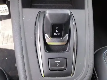 Photo 12 Renault Captur  E-Tech full hybrid 160 ch