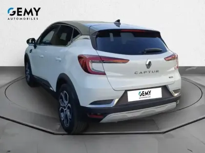 Photo 6 Renault Captur  E-Tech full hybrid 145