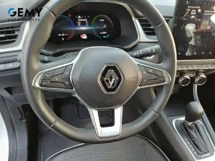 Photo 12 Renault Captur  E-Tech full hybrid 145