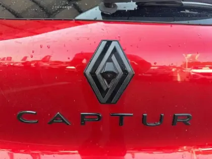 Photo 18 Renault Captur  E-Tech full hybrid 145 ch