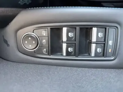 Photo 46 Renault Captur  E-Tech full hybrid 145 ch