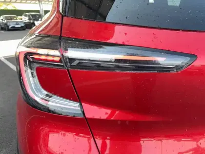Photo 16 Renault Captur  E-Tech full hybrid 145 ch