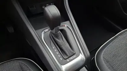 Photo 18 Renault Captur  E-Tech hybride 145