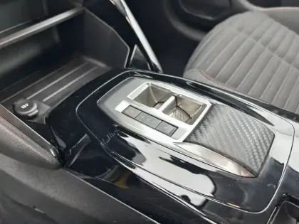 Photo 13 Peugeot 208  Electrique 50 kWh 136ch