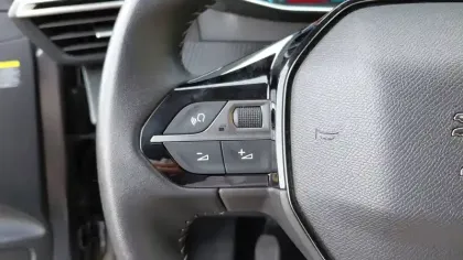 Photo 20 Peugeot 208  PureTech 100 S&S BVM6