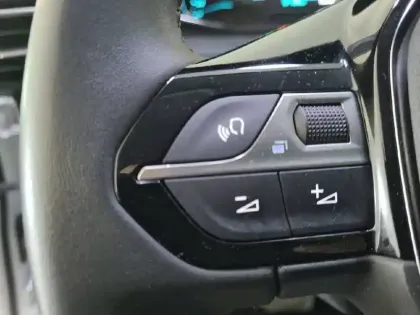 Photo 26 Peugeot 208  Electrique 50 kWh 136ch