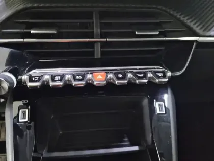 Photo 23 Peugeot 208  Electrique 50 kWh 136ch
