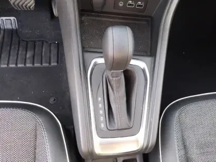 Photo 12 Renault Captur  E-Tech full hybrid 145 ch
