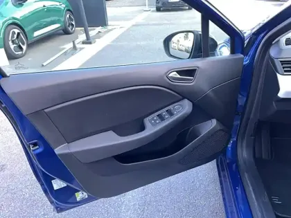 Photo 10 Renault Clio  E-Tech full hybrid 145