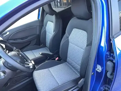 Photo 8 Renault Clio  E-Tech full hybrid 145