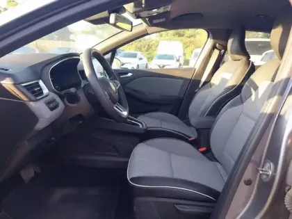 Photo 8 Renault Clio  E-Tech full hybrid 145