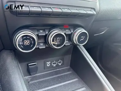 Photo 13 Renault Captur  E-Tech full hybrid 145