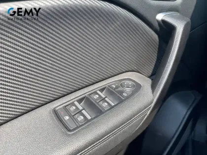 Photo 15 Renault Captur  E-Tech full hybrid 145
