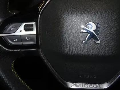Photo 11 Peugeot 208  e- 136ch GT