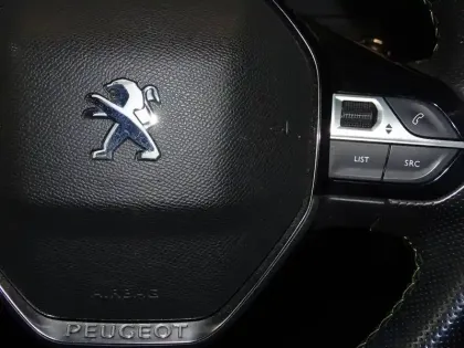 Photo 12 Peugeot 208  e- 136ch GT