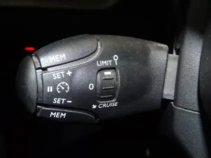 Photo 13 Peugeot 208  e- 136ch GT