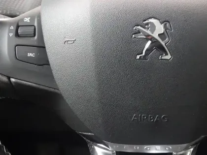 Photo 14 Peugeot 2008  1.2 PureTech 110ch Allure S&S EAT6