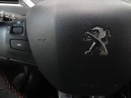 Photo 13 Peugeot 2008  1.2 PureTech 110ch GT Line S&S