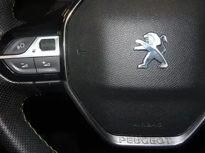 Photo 12 Peugeot 208  e- 136ch GT Pack