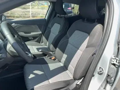 Photo 8 Renault Clio  E-Tech full hybrid 145
