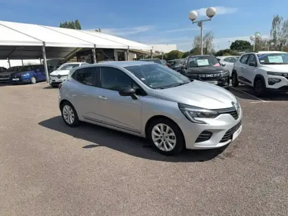 Photo 6 Renault Clio  E-Tech full hybrid 145