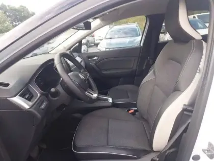 Photo 8 Renault Captur  E-Tech full hybrid 145