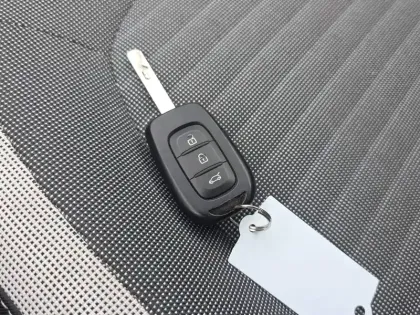 Photo 28 Renault Twingo  III E-Tech