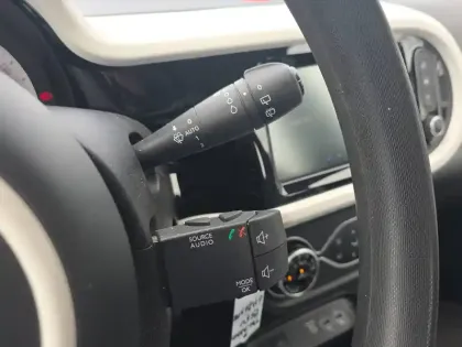Photo 23 Renault Twingo  III E-Tech