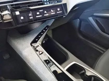 Photo 11 Peugeot 5008  Hybrid 145 ch e-DCS6