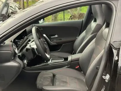 Photo 12 Mercedes CLA  250 e Hybrid EQ Coupé AMG 