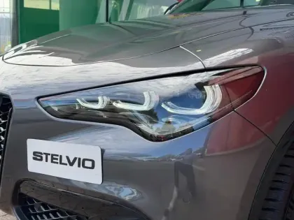 Photo 8 Alfa Romeo Stelvio  2.2 Diesel 160ch Veloce AT8