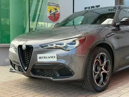 Photo 11 Alfa Romeo Stelvio  2.2 Diesel 160ch Veloce AT8