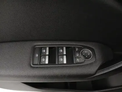 Photo 13 Renault Captur  1.6 E-Tech hybride 145ch Techno