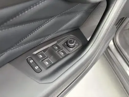 Photo 13 Volkswagen Touareg  3.0 TSI eHybrid 381ch Elegance 4Motion BVA8
