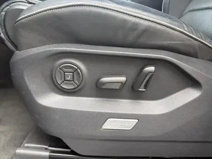 Photo 16 Volkswagen Touareg  3.0 TSI eHybrid 381ch Elegance 4Motion BVA8