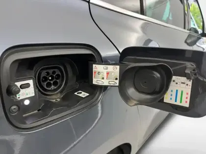 Photo 9 Renault Megane  Estate 1.6 E-Tech Plug-in 160ch Intens -21N