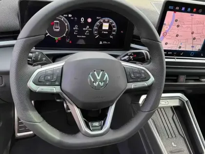 Photo 13 Volkswagen T-roc  1.5 eTSI 150ch R-Line DSG7