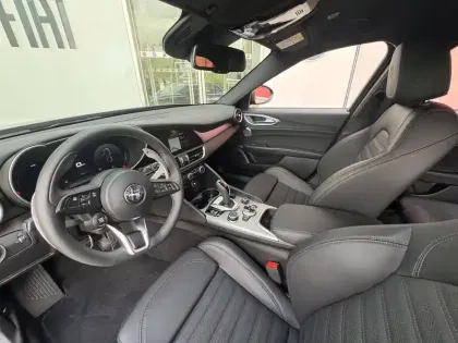 Photo 10 Alfa Romeo Giulia  2.2 Diesel 210ch Veloce Q4 AT8