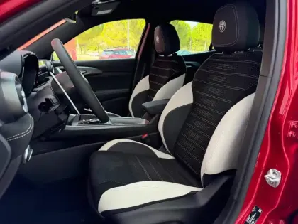 Photo 8 Alfa Romeo Tonale  1.5 Ibrida 175ch Sport Speciale TCT