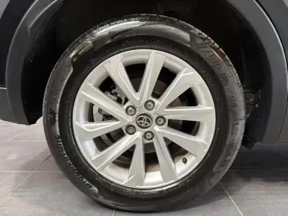 Photo 9 Toyota C-HR  1.8 Hybride 140ch Dynamic NG23