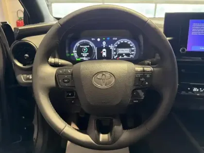 Photo 11 Toyota C-HR  1.8 Hybride 140ch Dynamic NG23