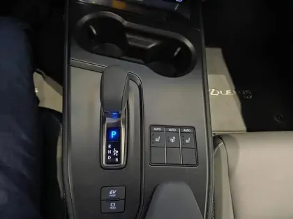 Photo 8 Lexus UX  300h F SPORT Design 2WD MC25