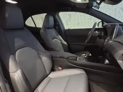 Photo 9 Lexus UX  300h F SPORT Design 2WD MC25