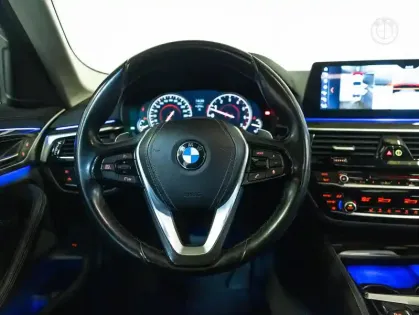 Photo 10 BMW Serie 5 Série 5 540iA 340ch Luxury