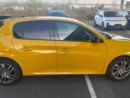 Photo 18 Peugeot 208  PureTech 75 S&S BVM5