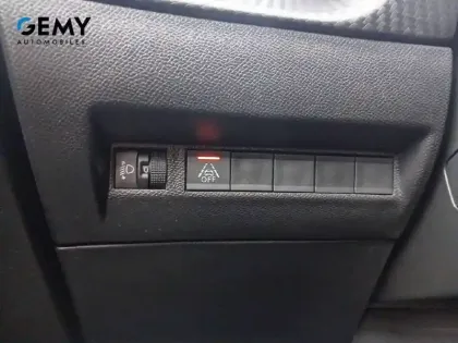 Photo 46 Peugeot 2008  PureTech 100 S&S BVM6